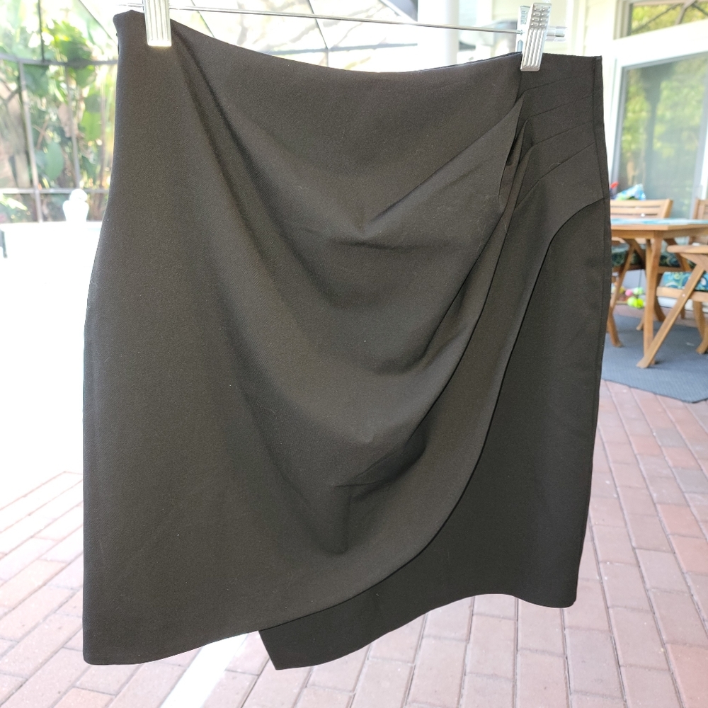Trina Turk, Scalloped, Size Zipper, Lined Skirt, Size 8, Made In The USA